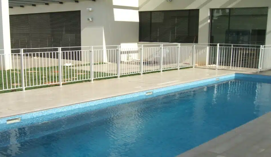 פתרונות מסגרות לבריכות