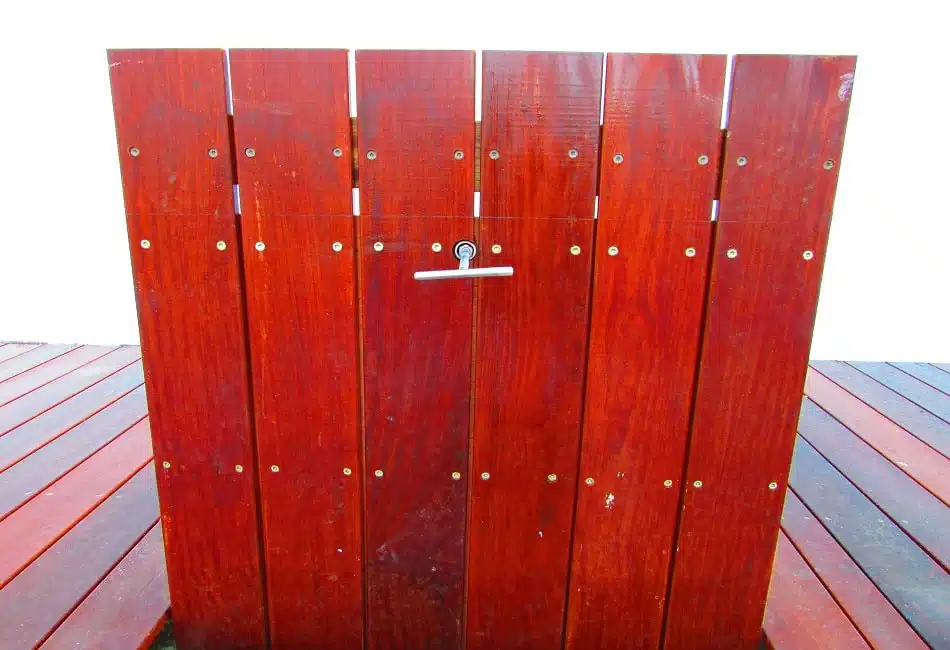 פתרונות לחדרי שירות