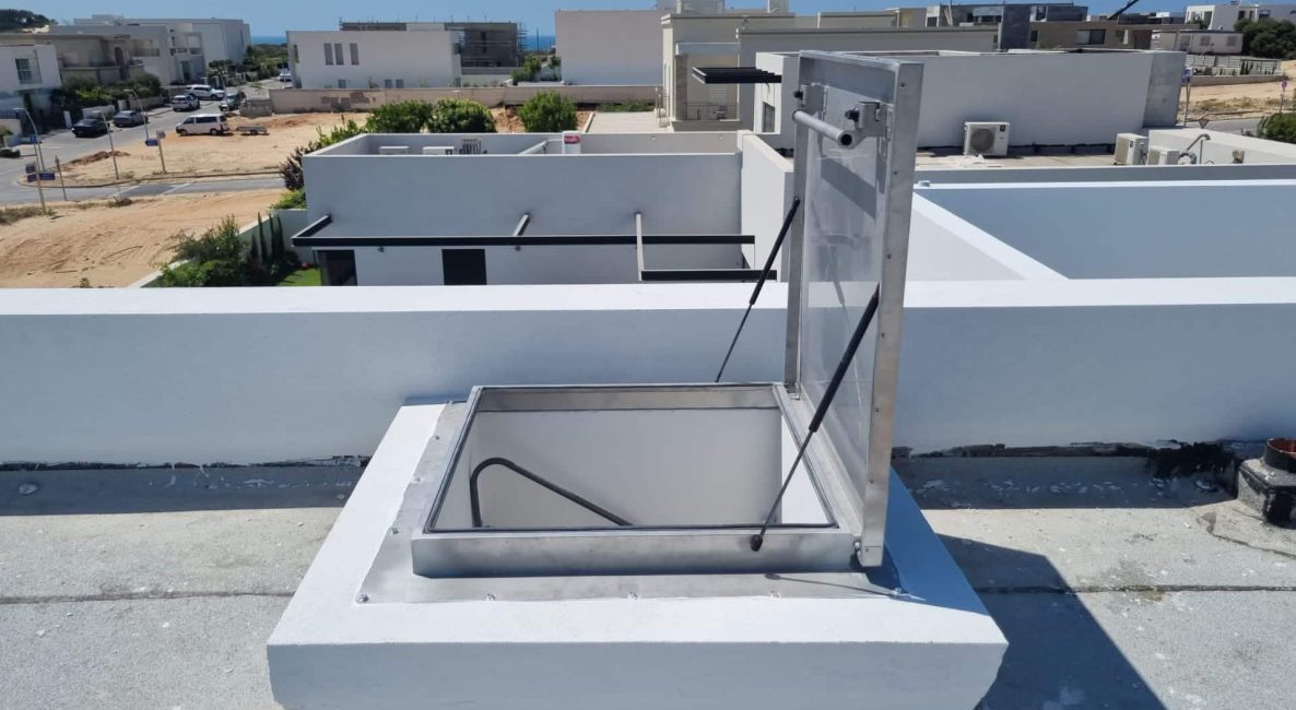 מכסה נירוסטה עם בוכנות לגג הבית דגם שביט