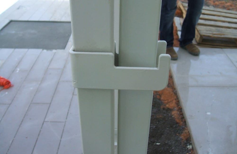 גדר נשלפת לבריכה