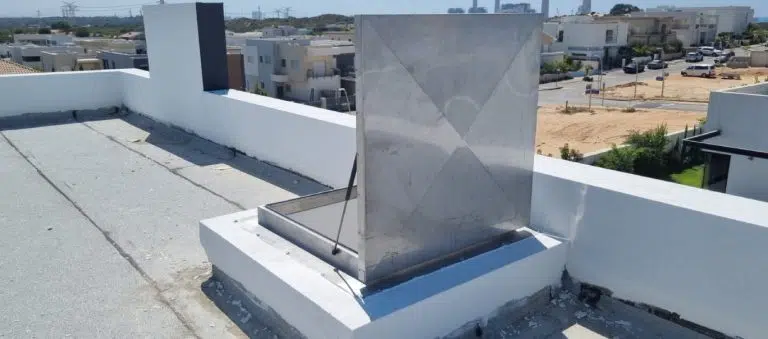 דלת יציאה לגג