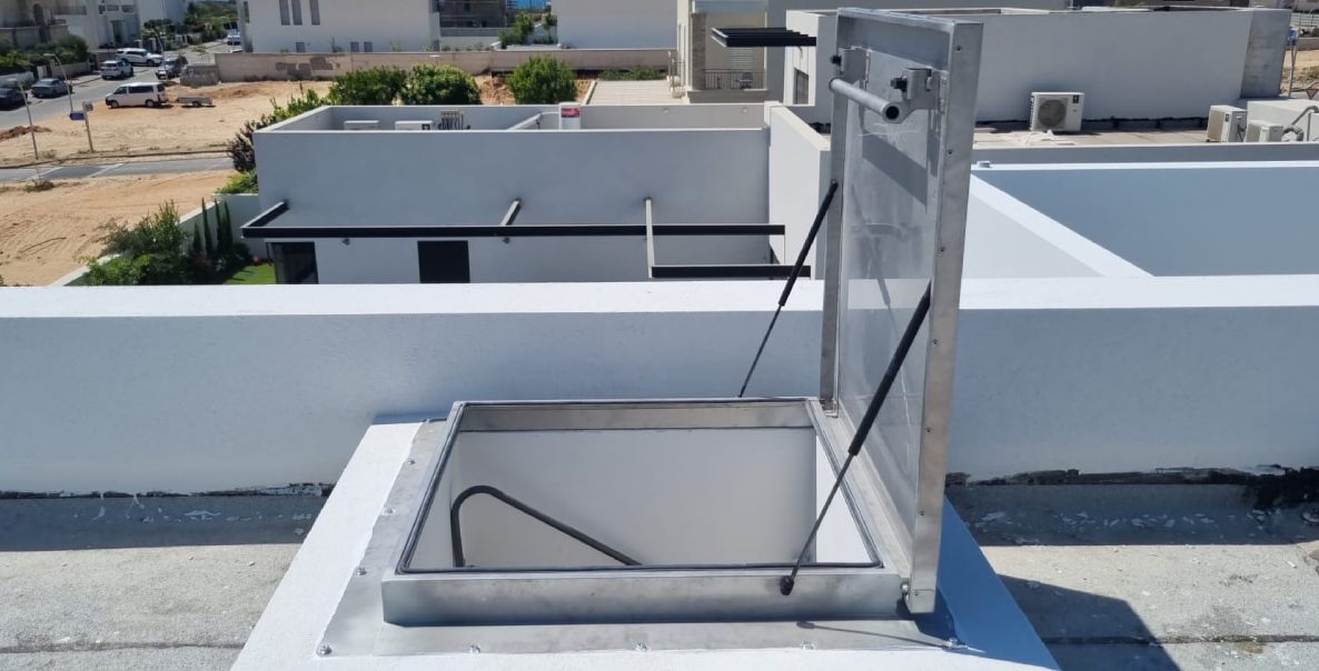 דלת יציאה לגג