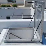 דלת יציאה לגג