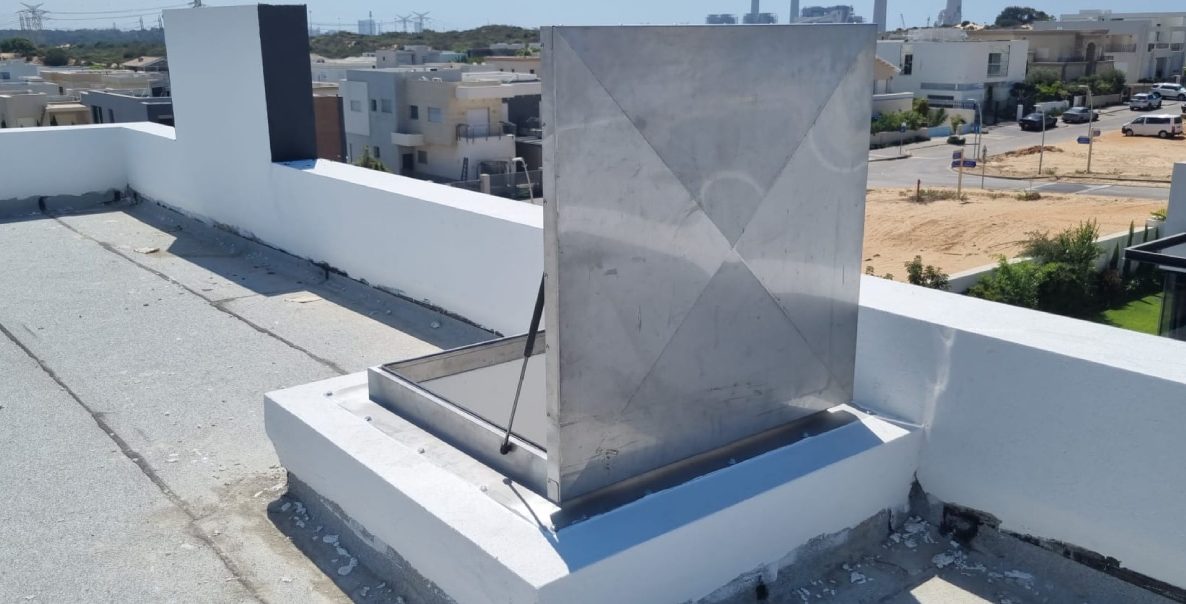 דלת יציאה לגג