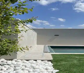 חיפוי תא גלילה לבריכה בהלבשה