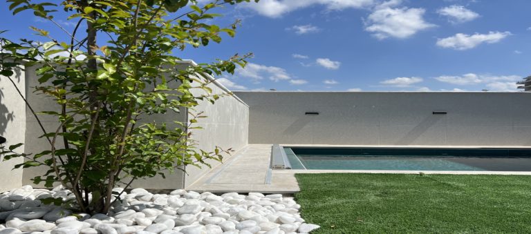 חיפוי תא גלילה לבריכה בהלבשה