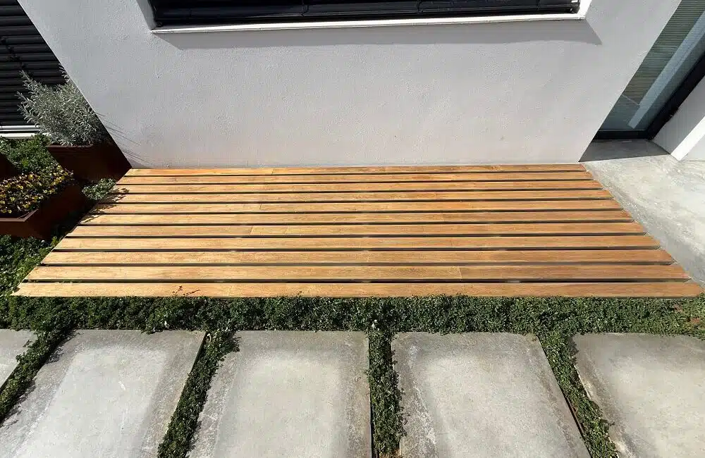 סבכה - חיפוי לחצר אנגלית