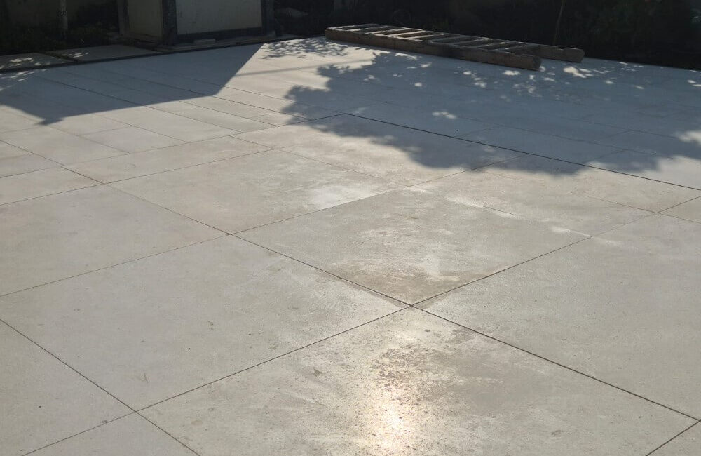 מכסה נסתר לריצוף