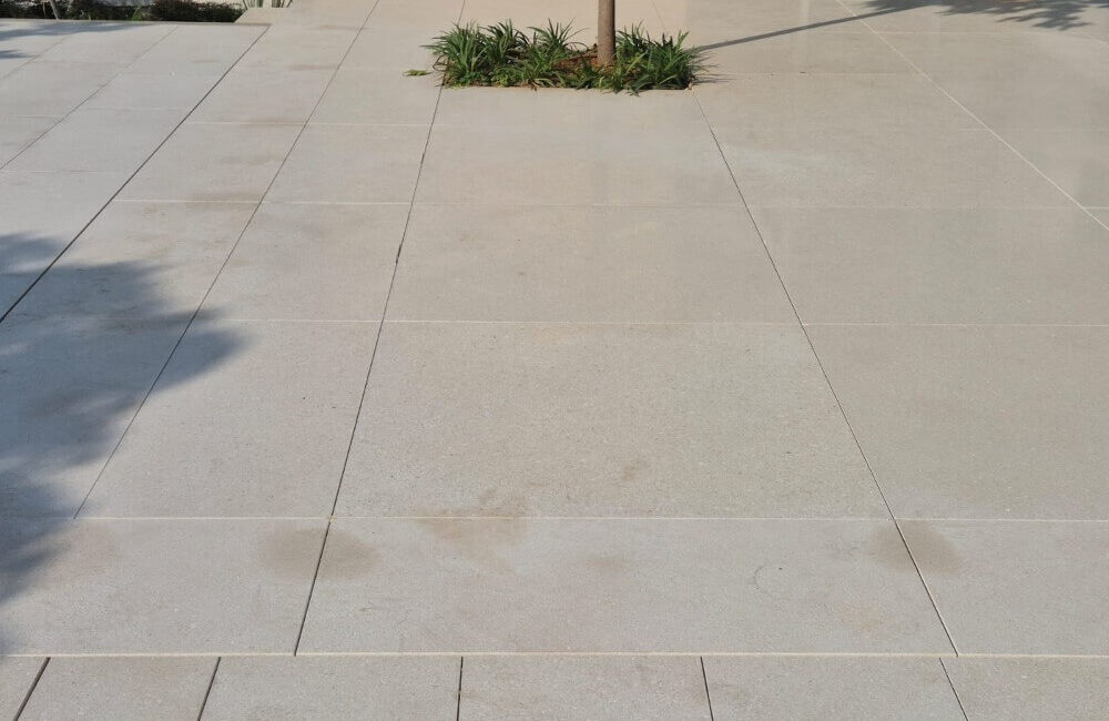 מכסה נסתר לריצוף