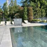 מכסים גדולים לקווי ריצוף ללא קנטים עם מפתח סמוי בצורת טרפז