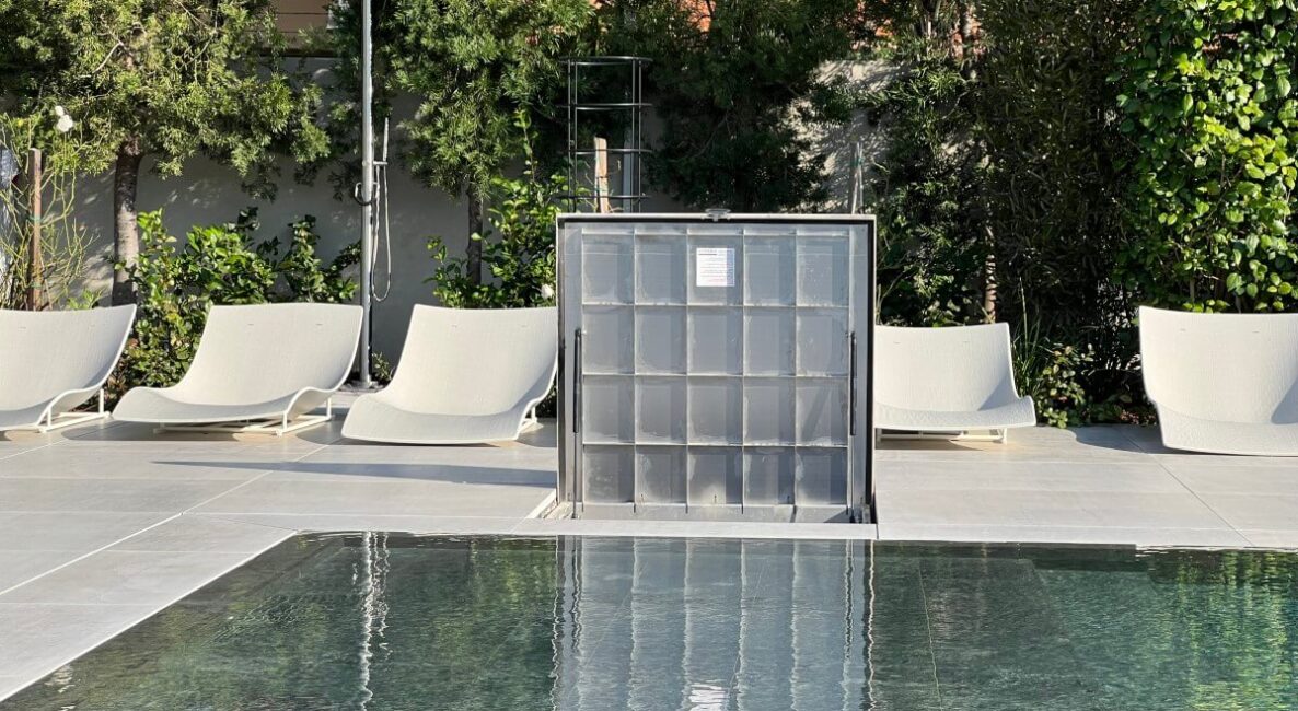 מכסים גדולים לקווי ריצוף ללא קנטים עם מפתח סמוי בצורת טרפז