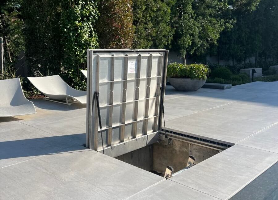 מכסים גדולים לקווי ריצוף ללא קנטים עם מפתח סמוי בצורת טרפז