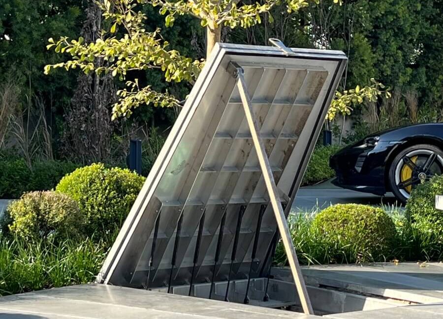 מכסים גדולים לקווי ריצוף ללא קנטים עם מפתח סמוי בצורת טרפז