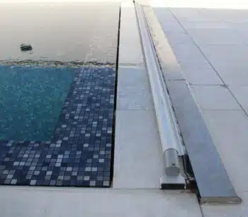 ROL - G = מערכת חיפוי תא גלילה "ברזנט" לבריכת גלישה