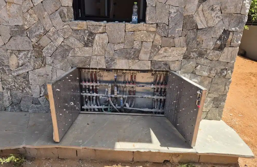 דלת לחיפוי חנוכיית מים
