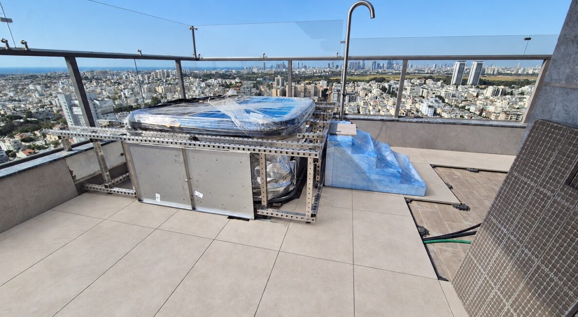 מערכת לריצוף היקף ג'קוזי\בריכת שחיה