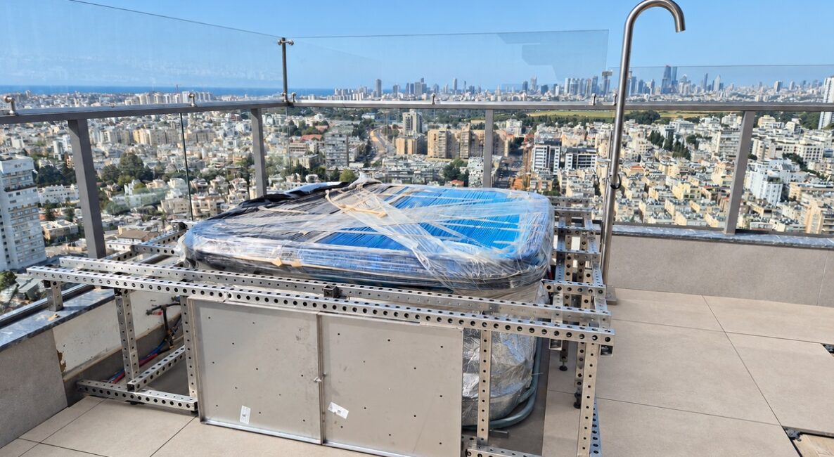 מערכת לריצוף היקף ג'קוזי\בריכת שחיה